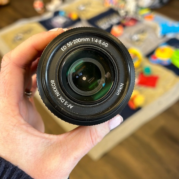 AF-S DX NIKKOR ED 55-200MM 1:4-5.6G camera lens